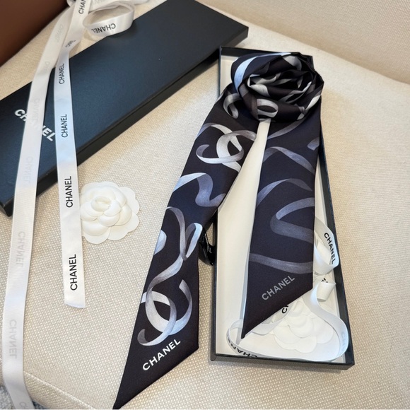 Meet the Posher Accessories - Chanel Flowing Ribbon Hairpin